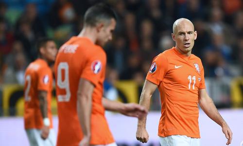 力图将荷兰队重新带回到荷兰足球所熟悉的中场控制模式